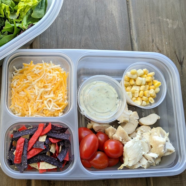 https://healthbeet.org/wp-content/uploads/2020/01/southwest-salad-kit-Medium.jpg