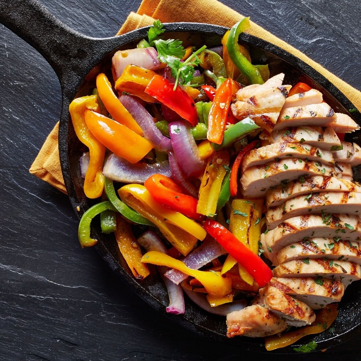 Best Easy Chicken Fajitas - Creme De La Crumb