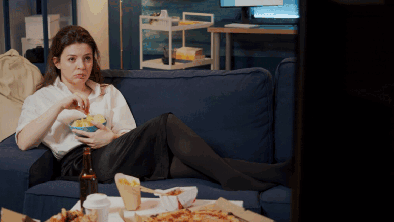 eating-food-watching-tv