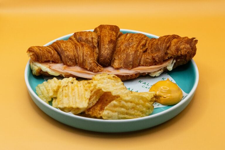 food-health-sandwich-chips